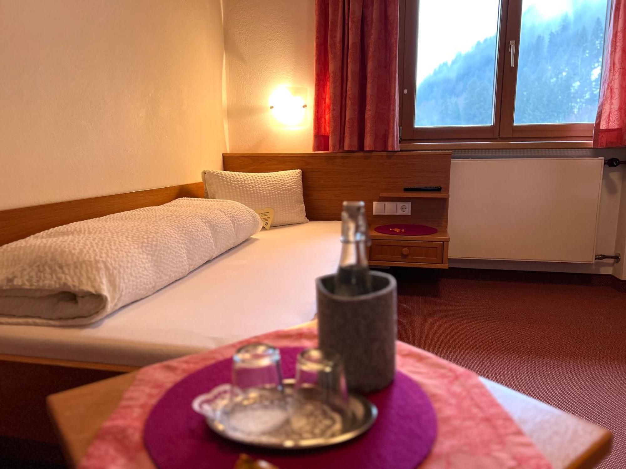 Pension Christophorus Hotel Garni Partenen Extérieur photo